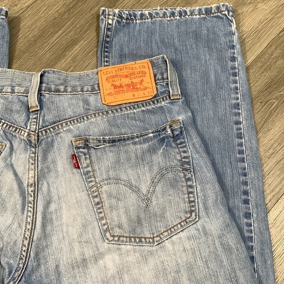 Levi’s 514 slim Strsight Distressed Lightweight Light Wash Jeans size 33x32 - Picture 5 of 13